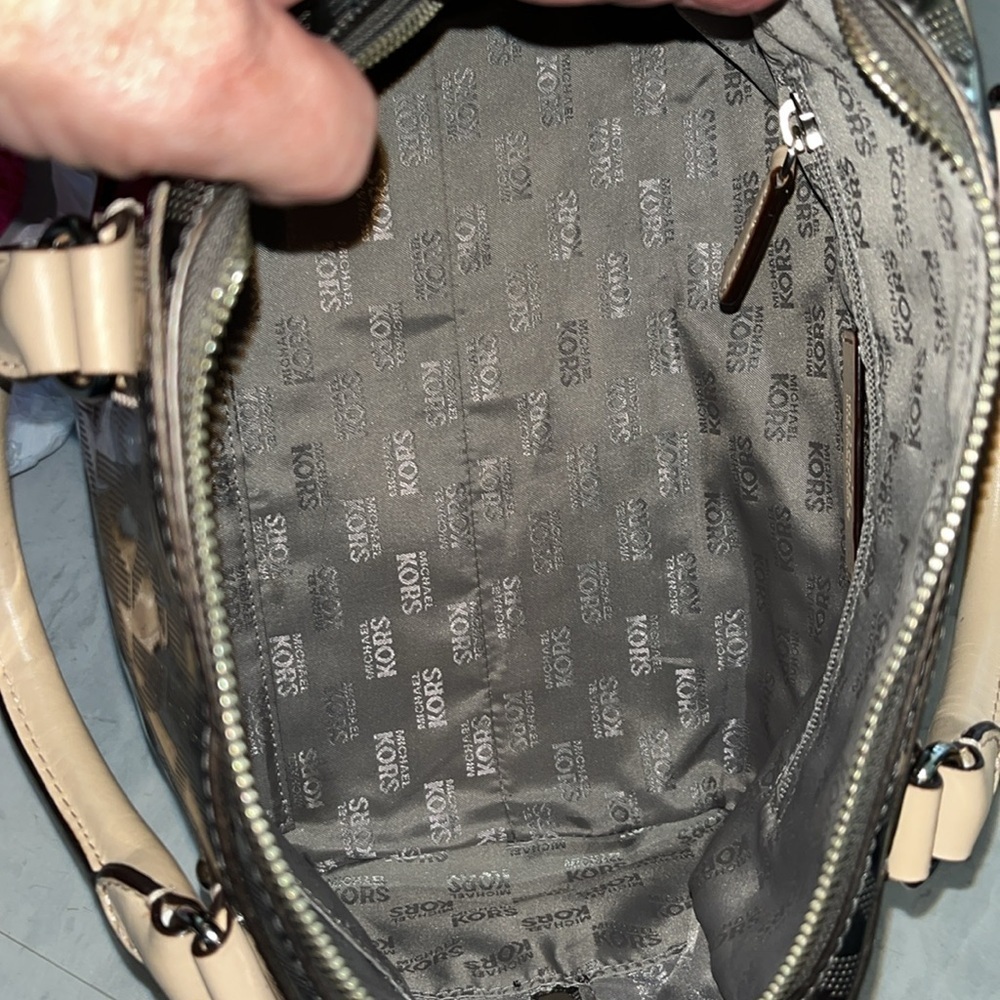 Michael Kors NYE bag mirror, Metallic silver satchel Beige leather trim EUC - Picture 12 of 16